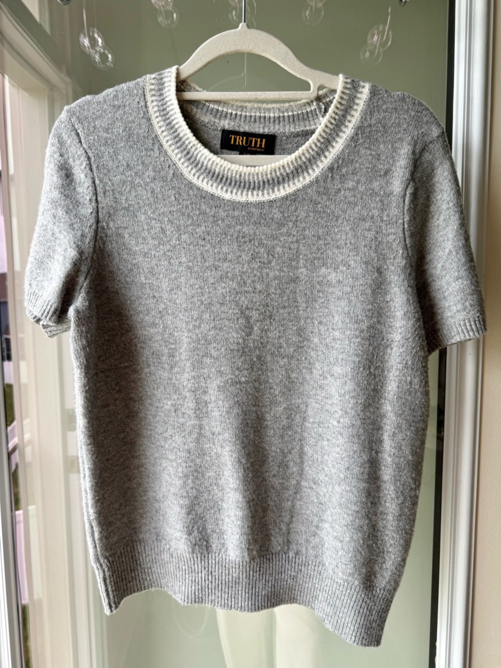 TRUTH Gray Short-Sleeve Crewneck Sweater with Cream Trim
